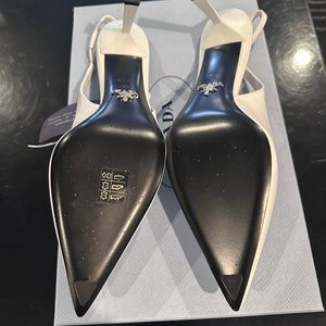 Brand new Prada Leather Padded Logo Slingback Pumps Size 39 CALZATURE DONNA